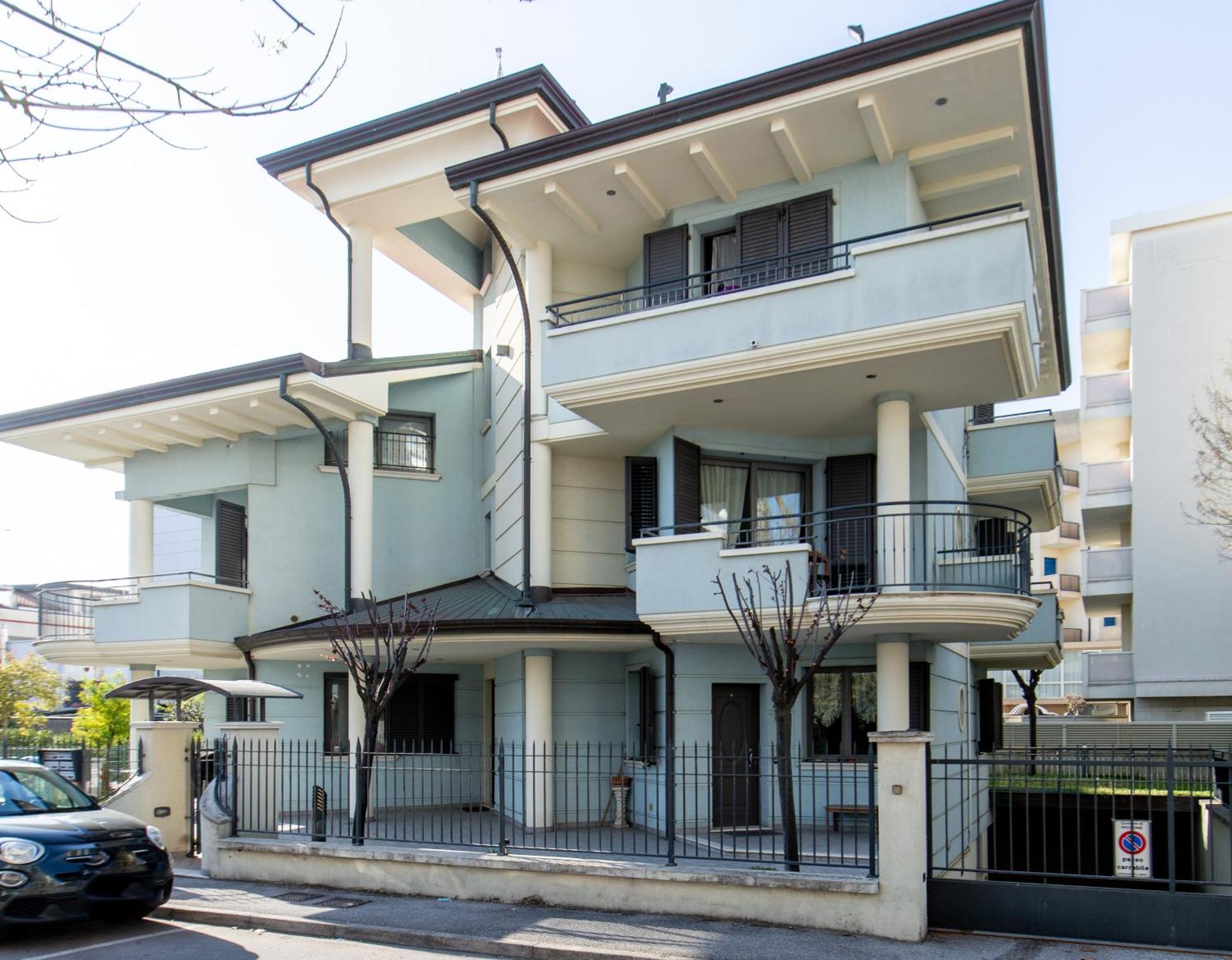 Apartment Desi *